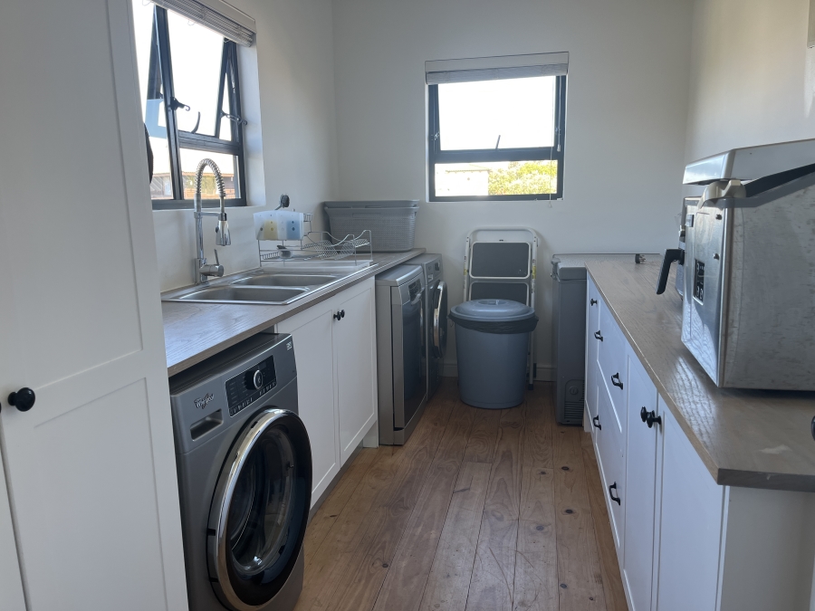 To Let 3 Bedroom Property for Rent in Pringle Bay Western Cape